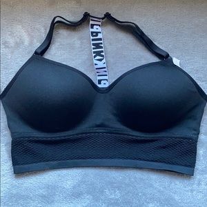 PINK Wireless lightly lined sports bra